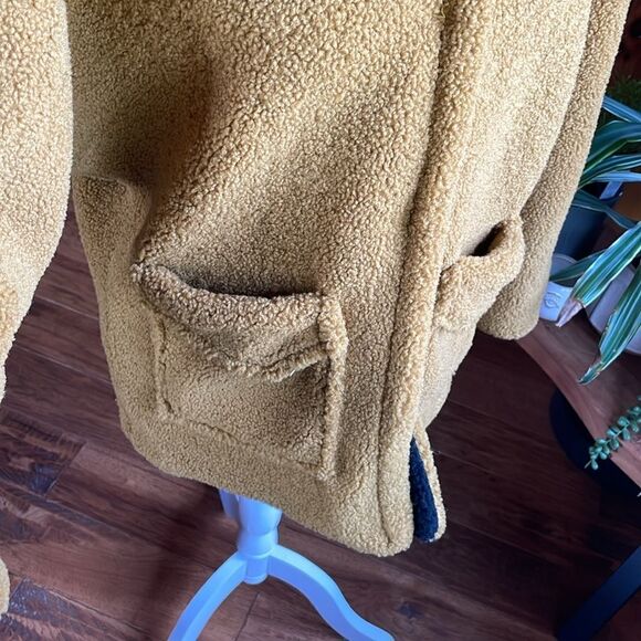 Cozy THICK hooded Jacket! 🧥 - Picture 4 of 11